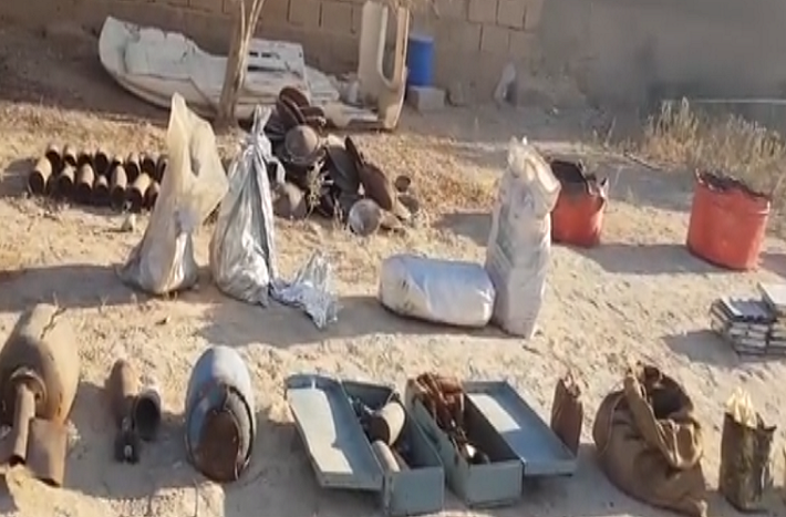 Theo hãng thông tấn Syria SANA, ngày 12/9, trong quá trình tuần tra, Quân đội Syria đã phát hiện một kho vũ khí mà các tay súng phiến quân IS bỏ lại ở vùng lân cận của thành phố al-Mayadeen, Nam Deir Ezzor. Ảnh: Youtube.