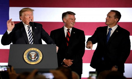 Tổng thống Donald Trump tích cực tới các bang để vận động cho các ứng cử viên của Đảng Cộng hòa tranh cử tại cả Hạ viện, Thượng viện và ghế Thống đốc tại các bang trong cuộc bầu cử Quốc hội Mỹ giữa nhiệm kỳ diễn ra vào tháng 11/2018. (Nguồn ảnh: Reuters)