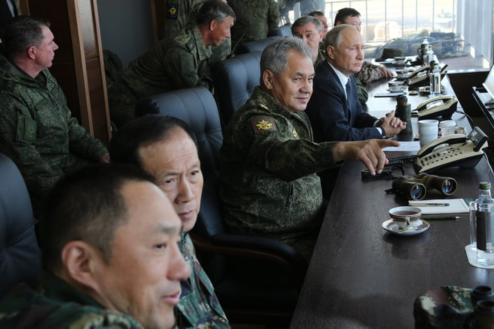 Phát biểu tại buổi thị sát cuộc tập trận Vostok-2018 ở Tsugol, Tổng thống Putin tuyên bố: "Nhiệm vụ của chúng ta đối với đất nước là sẵn sàng bảo vệ chủ quyền, an ninh và các lợi ích quốc gia". Ảnh: TASS.