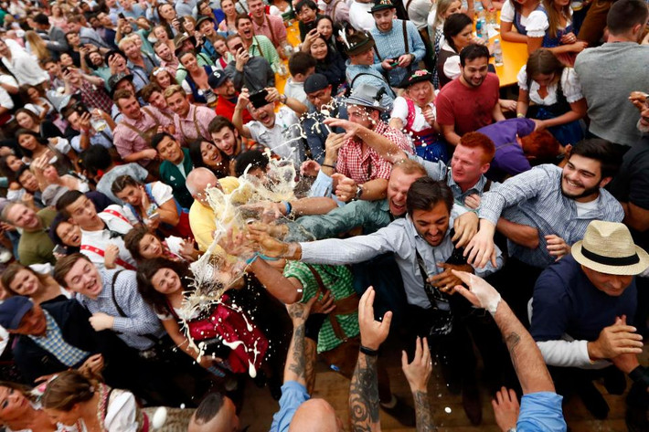 Theo The Sun, đây là lần khai mạc lần thứ 185 của lễ hội Oktoberfest.