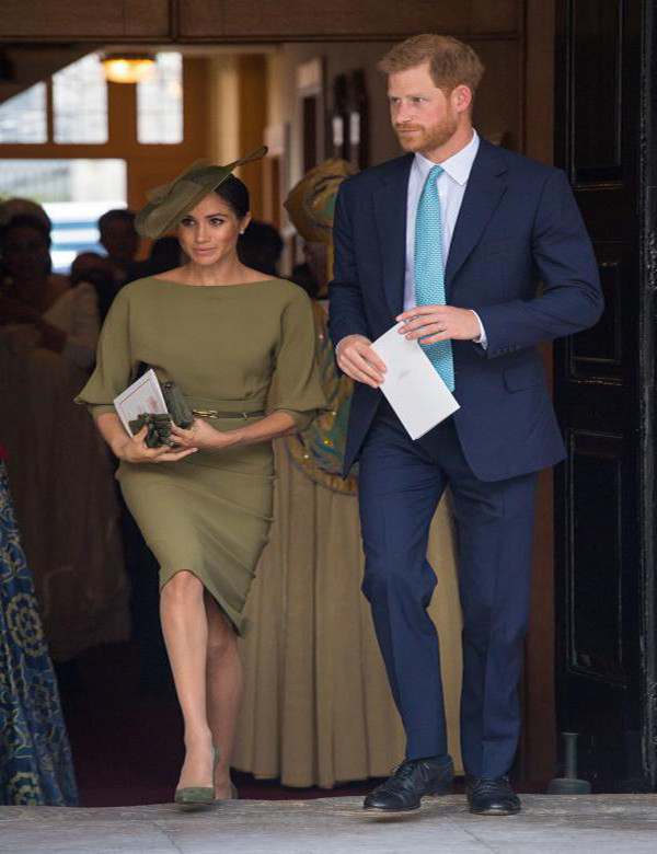 Hoàng tử Harry và Công nương Markle rời khỏi nhà nguyện Hoàng gia ở Cung điện St James sau lễ rửa tội của Hoàng tử Louis ngày 9/7/2018.