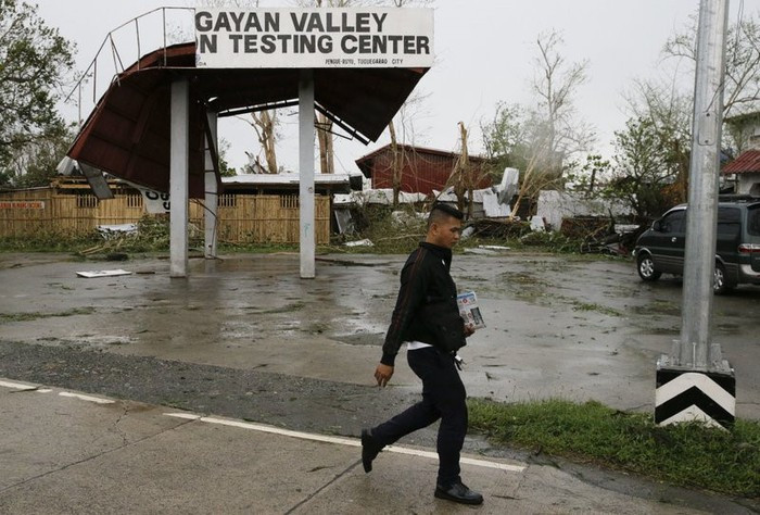 Tính từ đầu năm 2018, Mangkhut chính là cơn bão có sức tàn phá kinh hoàng nhất, theo chuyên gia Hiroshi Ishihara của Cơ quan Khí tượng Nhật Bản. "Đây là một cơn bão 'hung tàn', có sức gió trung bình cao nhất trong những cơn bão xuất hiện từ đầu năm đến nay", ông nhận định. Ảnh: AP.