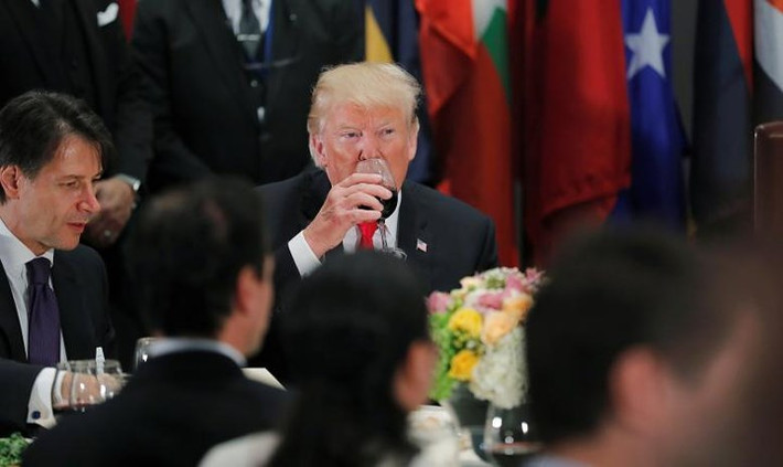 Tổng thống Trump ngồi cạnh Thủ tướng Italy Giuseppe Conte tại bữa trưa ở trụ sở Liên Hợp Quốc.
