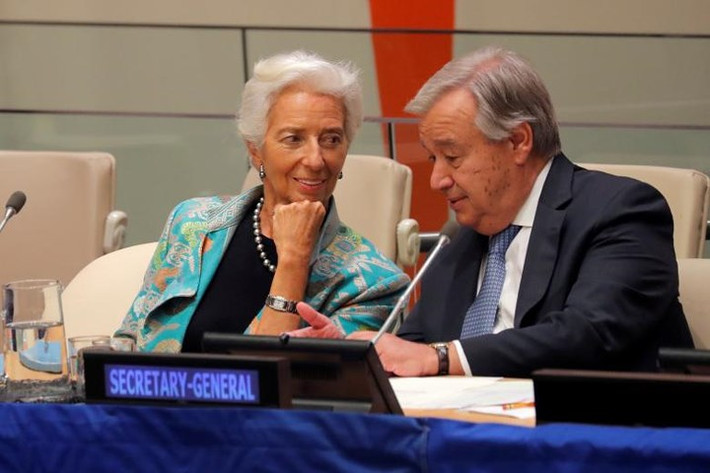 Tổng Giám đốc Quỹ Tiền tệ Quốc tế (IFM) Christine Lagarde trao đổi với Tổng Thư ký Liên Hợp Quốc Antonio Guterres tại phiên họp cấp cao về tài chính.