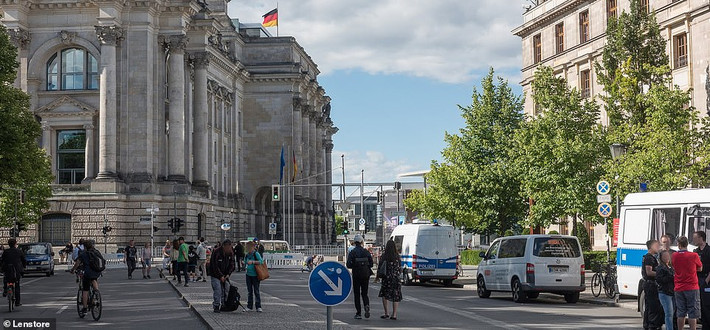 Tuy nhiên, Bức tường Berlin đã bị phá hủy vào năm 1990. Ảnh chụp đường phố thủ đô Berlin năm 2018.