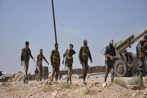 “Quân đội Syria cũng oanh kích thành trì của nhóm HTS ở thị trấn al-Latamina, phá hủy nhiều cứ điểm của bọn chúng vốn được sử dụng làm ‘bệ phóng’ tên lửa nhằm vào những khu vực hiện nằm dưới sự kiểm soát của lực lượng chính phủ Damascus”, FNA đưa tin. Ảnh: FNA.