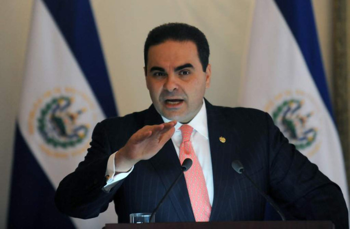 Theo hãng thông tấn Reuters ngày 12/9, một tòa án El Salvador đã kết án cựu Tổng thống El Salvador Antonio Saca tổng cộng 10 năm tù sau khi ông nhận tội tham nhũng và rửa tiền công quỹ. Ảnh: E&N.