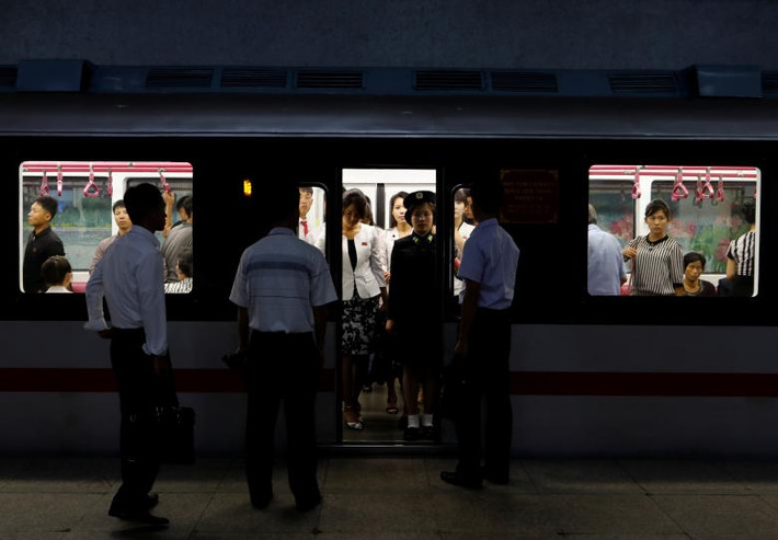 Được biết, Pyongyang Metro là một trong những hệ thống tàu điện ngầm rẻ nhất thế giới, với giá vé chỉ 5 won.