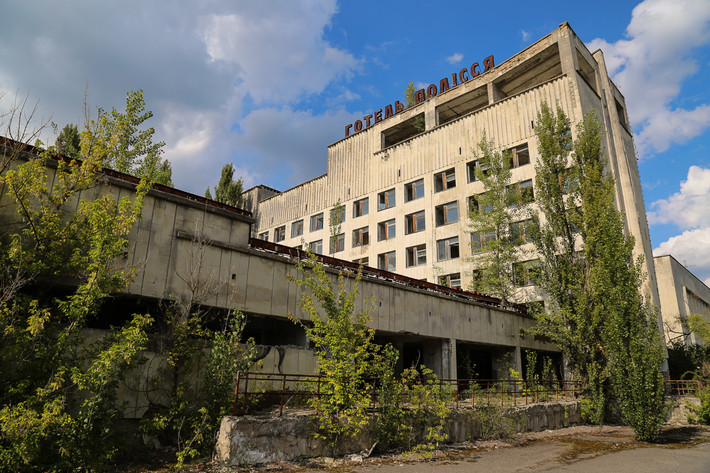 Một bệnh viện bị bỏ hoang ở thành phố Pripyat gần nhà máy điện hạt nhân Chernobyl.