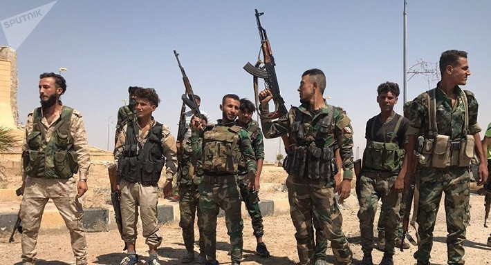 “Quân đội Syria đã giành lại quyền kiểm soát hơn 1 km lãnh thổ trong khu Qabr Sheikh Hussein sau cuộc giao tranh ác liệt với các tay súng khủng bố IS”, AMN dẫn một nguồn tin quân sự ở Damascus. Tuy nhiên, hàng chục binh sĩ Syria thương vong trong cuộc tấn công này. Ảnh: Sputnik.