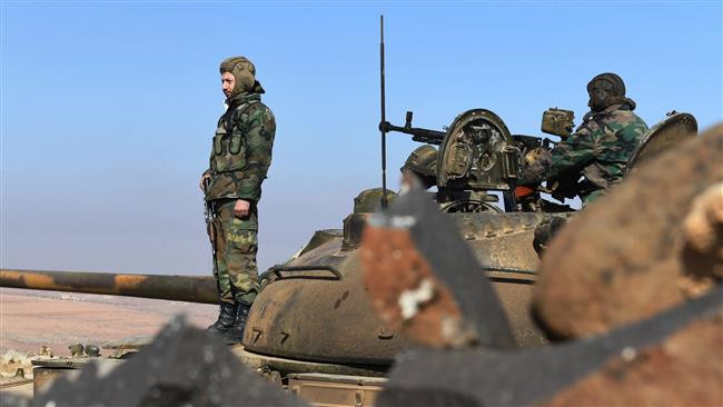 “Hàng nghìn binh sĩ Sư đoàn 4 và Vệ binh Cộng hòa Syria đã di chuyển tới các mặt trận ở Bắc Latakia để chuẩn bị tấn công vào nhiều khu vực hiện nằm dưới sự kiểm soát của các tay súng phiến quân”, AMN đưa tin. Ảnh: Press TV.