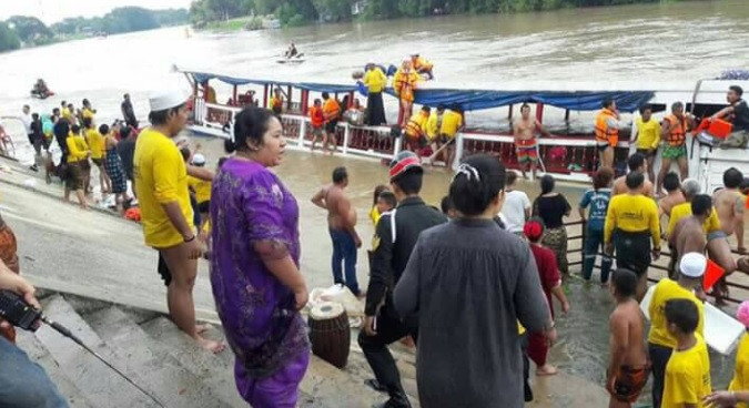 Được biết, con thuyền Sombat Mongkolchai bị lật khi đang trên đường trở về Nonthaburi sau khi tham dự một hoạt động tôn giáo ở Ayutthaya.