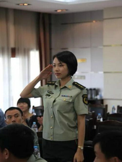 Được biết, nữ vệ sĩ xinh đẹp Shu Xin đã gia nhập Quân Giải phóng Nhân dân Trung Quốc (PLA).