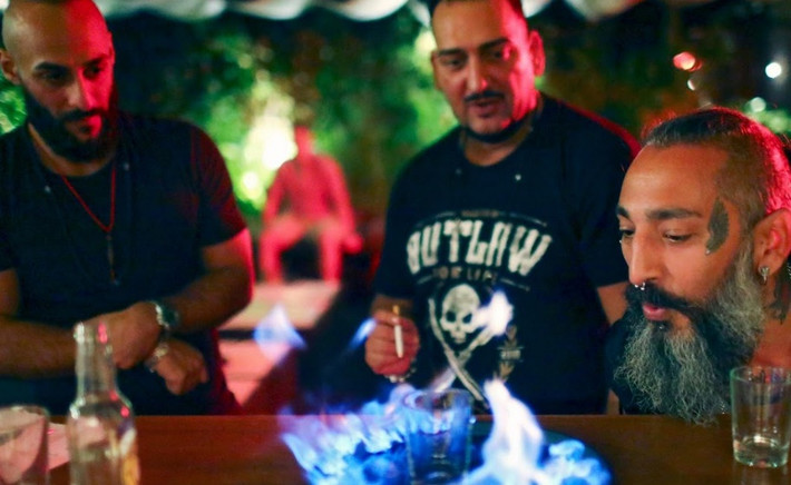 DJ Senay Gueler cùng những người bạn tại quán bar Amano.