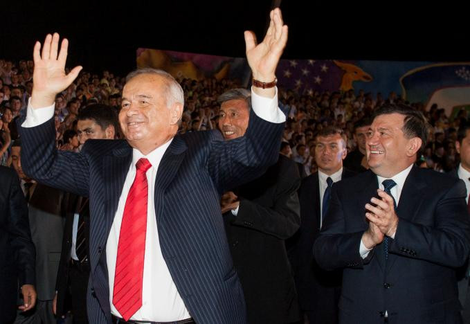 Ông hưởng thọ 78 tuổi và giữ chức vụ người đứng đầu Uzbekistan trong suốt 25 năm. Ảnh: Nhà lãnh đạo Uzbekistan (trái) hồi còn sống.