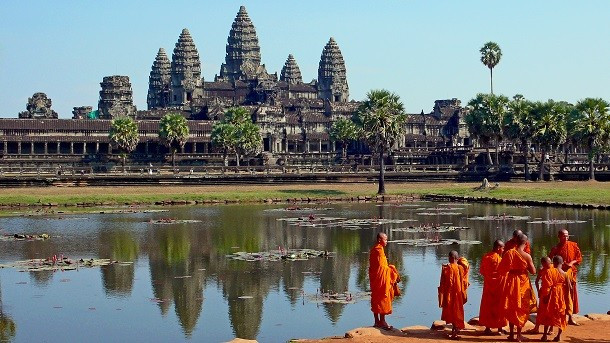 Campuchia nằm ở vị trí gần đường xích đạo và mỗi năm thường đối mặt với tình trạng ngập lụt. Trong trận lũ lụt nghiêm trọng hồi năm 2000, những cánh đồng hoa màu của người dân đã bị nước lũ cuốn trôi.