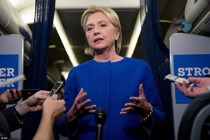 Bà Hillary Clinton, ứng viên Tổng thống Mỹ của Đảng Dân chủ, cho biết sau vụ nổ: “Chúng ta cần làm mọi thứ có thể để hỗ trợ các nạn nhân. Chúng ta hãy cầu nguyện cho họ”.