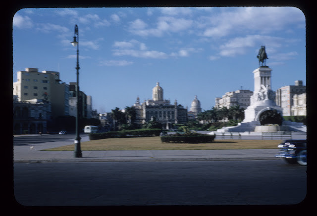 Tượng Equestrian ở thủ đô La Habana, Cuba.