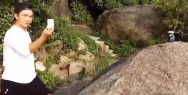 Đoạn video về thầy võ thuật tài năng này được quay tại Miên Dương, tỉnh Tứ Xuyên (Trung Quốc) hôm 11/8.
