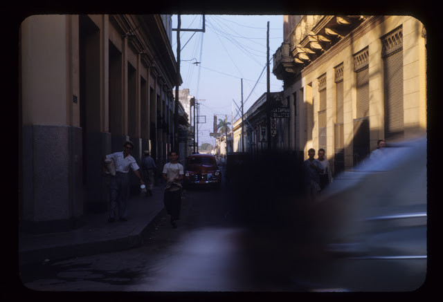 Quang cảnh đường phố ở Santa Clara, Cuba, nhiều năm về trước.