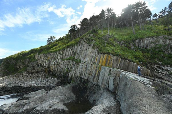 Hòn đảo xinh đẹp này có gần 150 ngọn núi lửa, trong đó có 39 núi lửa đang hoạt động.