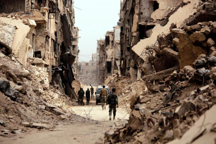 Ngày 21/5, Quân đội Syria và đồng minh đã giành lại quyền kiểm soát Trại Yarmouk cùng các khu vực lân cận từ tay phiến quân IS, qua đó giải phóng hoàn toàn thủ đô Damascus lần đầu tiên kể từ năm 2012.
