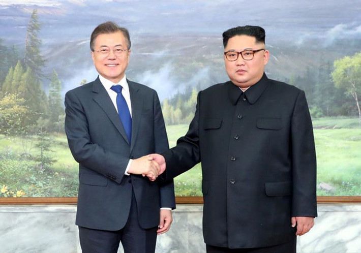 Ngày 26/5, Tổng thống Hàn Quốc Moon Jae-in và nhà lãnh đạo Triều Tiên Kim Jong-un đã gặp nhau lần thứ hai tại ngôi làng đình chiến Bàn Môn Điếm, chỉ một tháng sau cuộc gặp thượng đỉnh lịch sử hôm 27/4.
