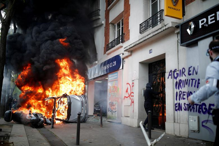 Biểu tình ở thủ đô Paris, Pháp, ngày Quốc tế Lao động 1/5.