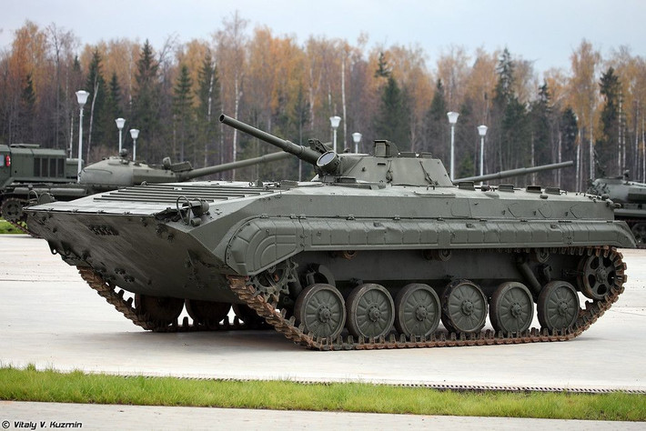 Được biết, BMP-1 là xe chiến đấu bộ binh lội nước bọc thép do Liên Xô thiết kế và chế tạo từ thập niên 1960. Đây là xe chiến đấu bộ binh đầu tiên trên thế giới. Ảnh: Vitaly V.Kuzmin.