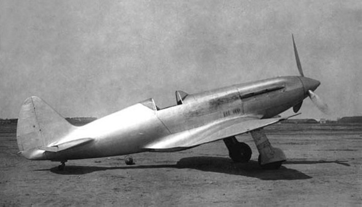 MiG-1 do hai kỹ sư Mikoyan và Gurevitch cùng nghiên cứu chế tạo. Theo English Russia, tên của tiêm kích MiG được ghép từ chữ cái đầu tiên của tên hai kỹ sư này.