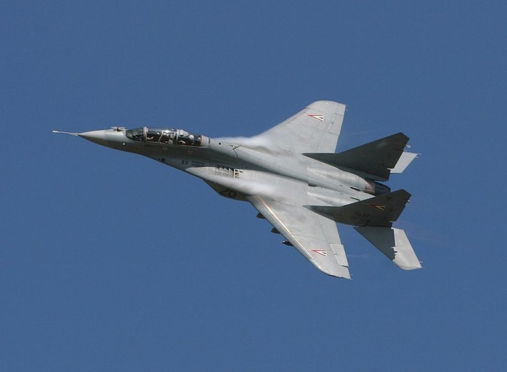 Tiêm kích MiG-29 Fulcrum – chiến đấu cơ thế hệ thứ tư, một trong những dòng chiến đấu cơ thành công nhất của Liên Xô trong chiến tranh Lạnh.