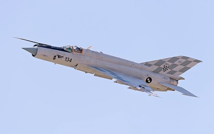 MiG-21 là chiến đấu cơ siêu âm của Liên Xô, được chế tạo lần đầu tiên vào những năm 1950.