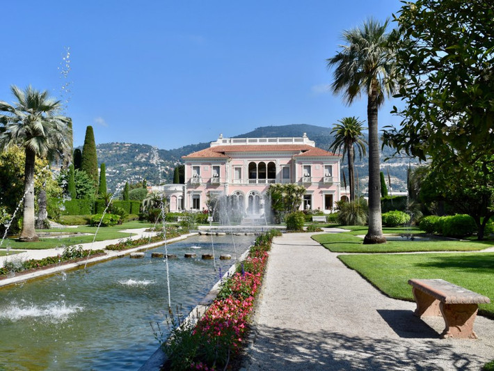 Khu vườn của biệt thự Villa Éphrussi de Rothschild nổi tiếng ở nước Pháp.