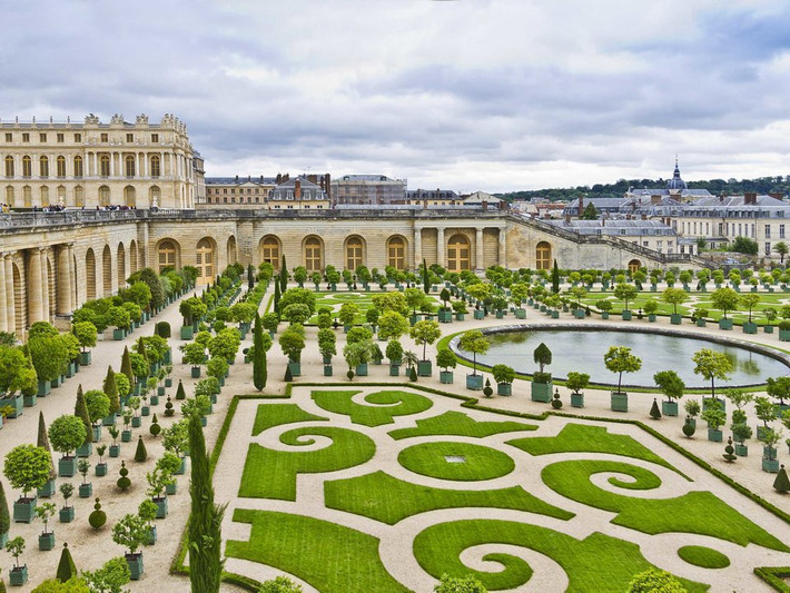 Vườn Versailles với hơn 200 nghìn cây xanh là một trong những khu vườn đẹp nhất thế giới, nằm ở phía tây Cung điện Versailles ở Pháp. Năm 1979, lâu đài cùng vườn khu vườn này đã được tổ chức UNESCO xếp hạng Di sản thế giới. (Nguồn ảnh: Business Insider)