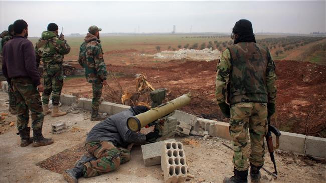 “Trước đó, lực lượng chính phủ Syria đã đập tan một cuộc tấn công của phiến quân IS ở sa mạc Badiyeh, đồng thời giành lại quyền kiểm soát thêm nhiều cứ điểm trọng yếu trong chiến dịch quân sự ở Đông Bắc Sweida những ngày qua”, nguồn tin chiến trường cho biết. Ảnh: AMN.