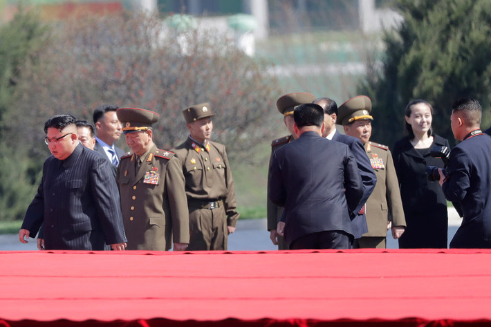 Bà Kim Yo Jong thu hút sự chú ý của giới truyền thông vào năm ngoái khi được đề cử vào vị trí quan trọng trong chính quyền của ông Kim Jong-un. Bà hiện là Phó chủ tịch Ủy ban tuyên truyền của Đảng Lao động Triều Tiên.
