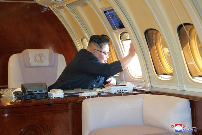 Trước đó, ngày 7/5, lãnh đạo Triều Tiên Kim Jong-un đã đáp chuyến bay xuống thành phố Đại Liên thuộc tỉnh Liêu Ninh để gặp và hội đàm với Chủ tịch Trung Quốc Tập Cận Bình. Ảnh: Reuters.