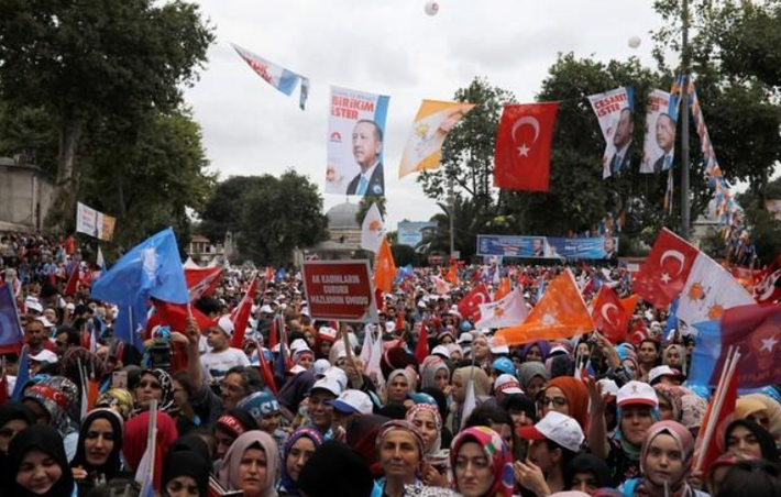 Nếu không giành được hơn 50% số phiếu cần thiết, ông Erdogan và các ứng viên còn lại sẽ bước vào một cuộc bầu cử vòng hai dự kiến diễn ra vào ngày 8/7. Mời độc giả xem thêm video: Thổ Nhĩ Kỳ cáo buộc Israel đứng sau vụ đảo chính ở Ai Cập hồi năm 2013 (Nguồn: VTC14)