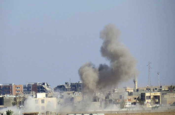 Còn Sputnik dẫn lời một chỉ huy Quân đội Syria cho hay: “Các máy bay chiến đấu của liên quân do Mỹ dẫn đầu đã tấn công căn cứ của lực lượng chính phủ Damascus ở Jabal Ghurab, cách thành phố Palmyra khoảng 150 km về phía đông, gần biên giới với Iraq”. Ảnh: AP.
