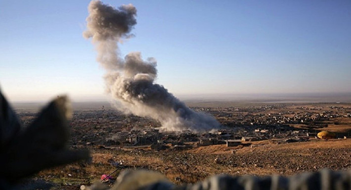 Cũng theo vị chỉ huy quân đội Syria này, một binh sĩ Syria thiệt mạng và nhiều người khác bị thương trong vụ oanh kích của liên quân Mỹ. Ảnh: AP.