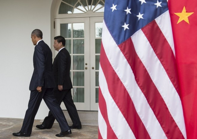Ông Tập và Tổng thống Obama bước về Phòng Bầu dục để hội đàm.
