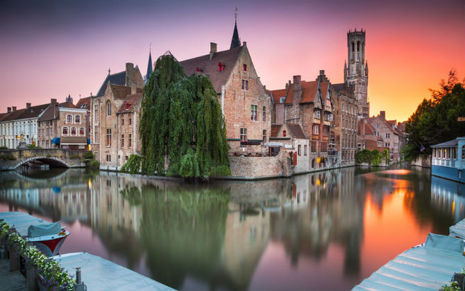 Thành phố Bruges, Bỉ đôi khi được mệnh danh là “Venice phương Bắc”. Trung tâm lịch sử của thành phố này đã được UNESCO công nhận là một di sản thế giới.
