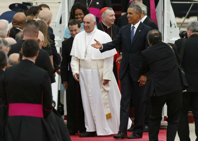 Đón tiếp Giáo hoàng Francis tại Căn cứ Không quân Andrews có Tổng thống Mỹ Barack Obama và gia đình...