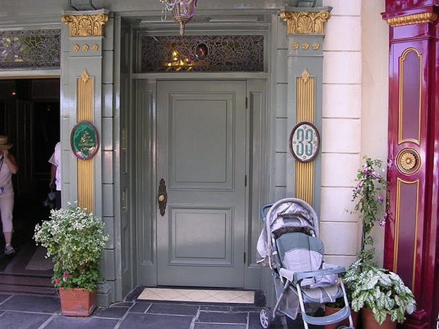 Câu lạc bộ Club 33 nằm ở Disneyland, California, Mỹ cũng là một trong những địa điểm bí ẩn trên thế giới. Không phải ai cũng có thể được vào bên trong câu lạc bộ này.