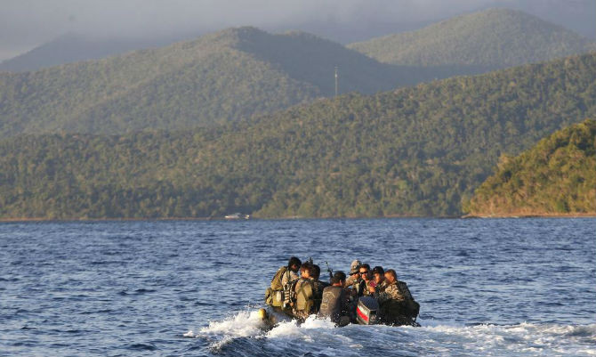 Lính thủy đánh bộ Phililppines trở về căn cứ hải quân ở tỉnh Palawan ngày 31/3/2014.