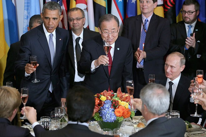 Ông Putin và ông Obama được bố trí ngồi cạnh Tổng thư ký Ban Ki Moon.