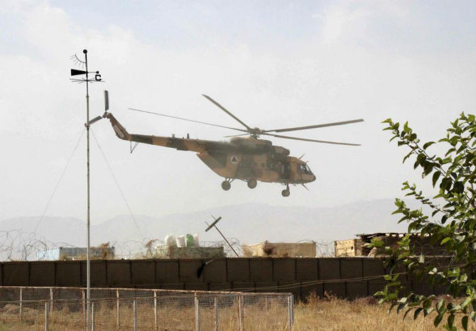 Trực thăng chở lính đặc nhiệm Afghanistan đến Kunduz chiến đấu chống lại phiến quân Taliban ngày 29/9.