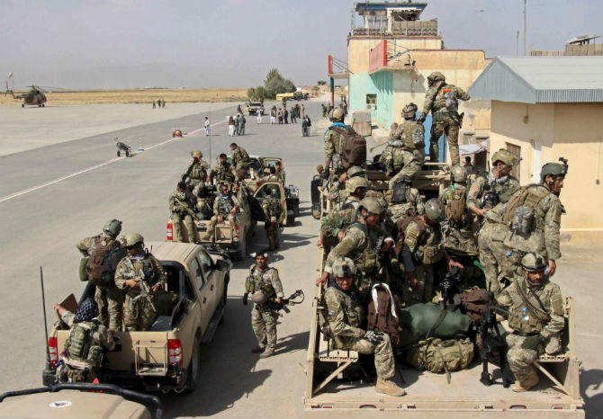 Lực lượng đặc nhiệm Afghanistan được điều động tới Kunduz với sự yểm trợ của Mỹ chiến đấu chống lại lực lượng Taliban để giành lại quyền kiểm soát thành phố này.