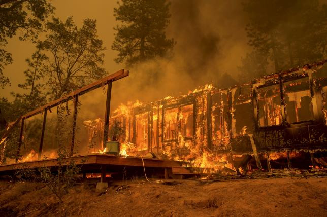 Chưa dừng lại ở đó, vụ cháy rừng lớn nhất đang hoành hành tại bang California là đám cháy Rough trên diện tích 52.000 hecta rừng.