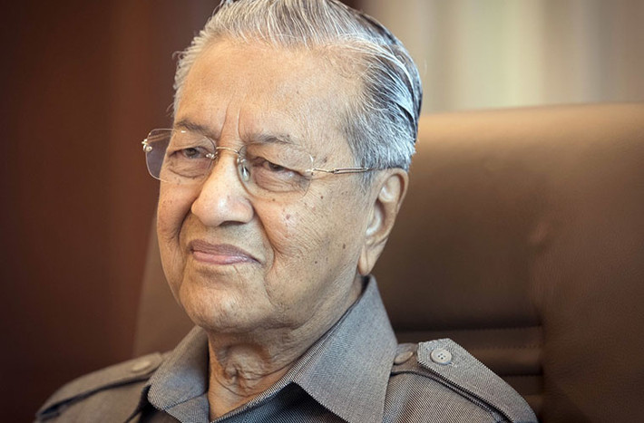Ngày 31/10/2003, Mahathir bin Mohamad từ chức sau 22 năm nắm quyền, trở thành một trong những nhà lãnh đạo lâu nhất Châu Á. Ảnh: SCMP.